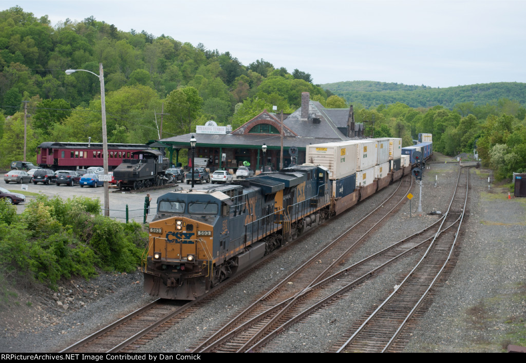 CSX 593 Leads Q022 in Palmer MA